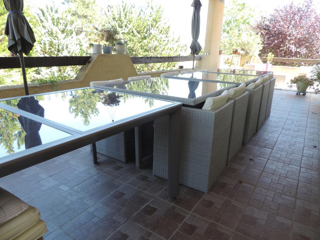 Les Deux Lions Hotell Alairac Exteriör bild