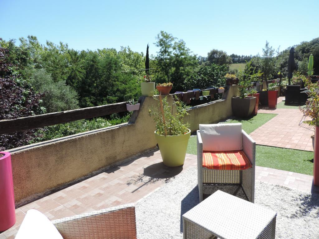 Les Deux Lions Hotell Alairac Exteriör bild