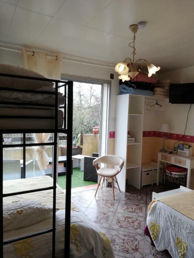 Les Deux Lions Hotell Alairac Exteriör bild